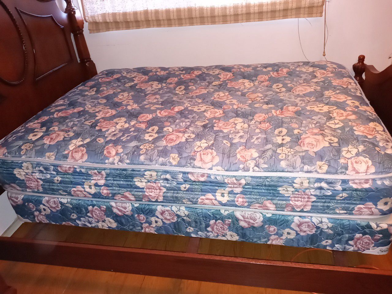 Springfield full size mattress & box spring only*