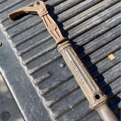 Bridgeport Hardware No 56 Suregrip Nail Puller