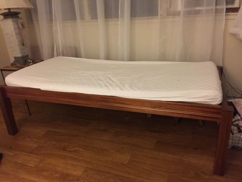 Punee couch/day bed - Teak legs decorative mahogany frame