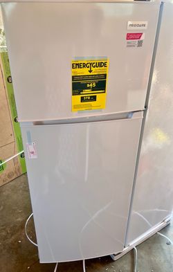Frigidaire 7.5 Cu Ft Top-Freezer Refrigerator - White