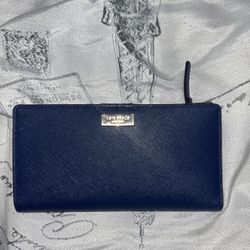 Kate Spade Stacy bifold wallet in navy blue saffiano leather. 