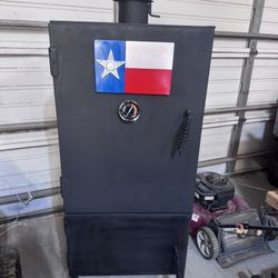 Vertical Smoker With 4 Racks And A Charcoal Basket 
