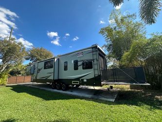 2018 Keystone Carbon 403 Toy Hauler 3 Slides Patio Generator