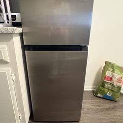 4.5 Cu. ft. 2-Door Mini Refrigerator In Plantium Steel With Freezer 