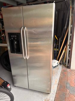 GE Gold Series Stainless Steel Refrigerator - Side by Side
