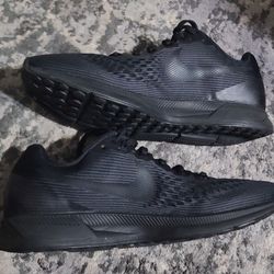 NIKE women Black Shoes Size 8