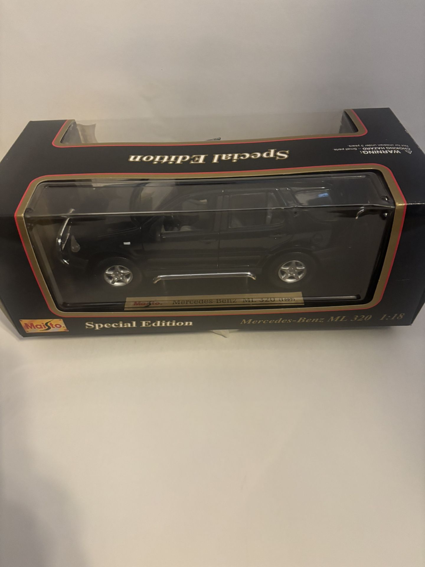 Maisto Mercedes Benz Ml (contact info removed) Black 1:18 Size