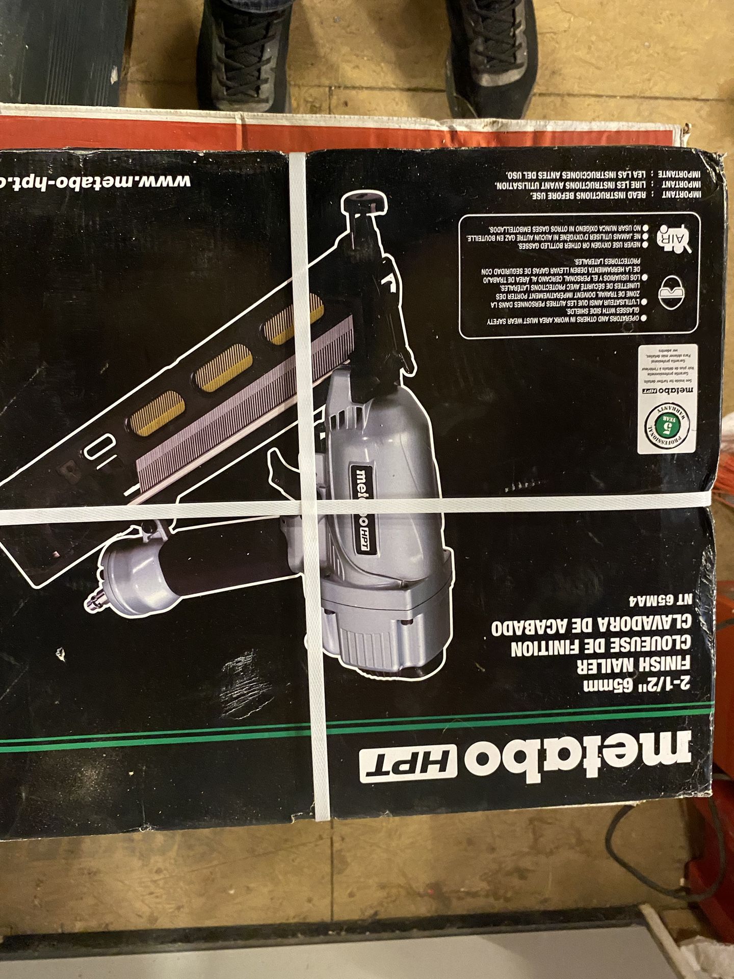 Metabo HPT Finish Nailer, 15 Gauge, Pro Preferred Brand of Pneumatic Nailers, Finish Nails 1-1/4-Inch up to 2-1/2-Inch, Integrated Air Duster, Selecti