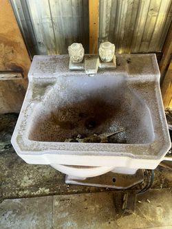 Purple porcelain sink from the 60/70s