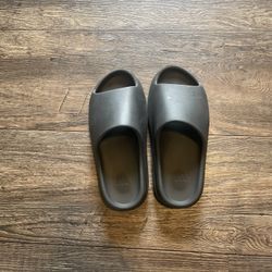 Adidas Yeezy Slides Black