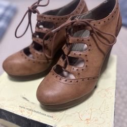 Francesca nude block high heel loafers/oxfords, size 7