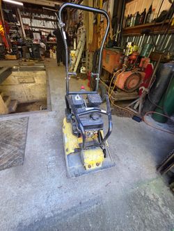 STARK 6.5 HP Gas Vibratory Plate Compactor