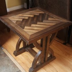 End table, Like New, Pd $199