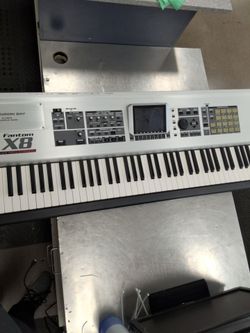 ROLAND Fantom X8 88 Key Keyboard