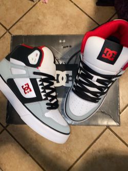 New in box dc shoes