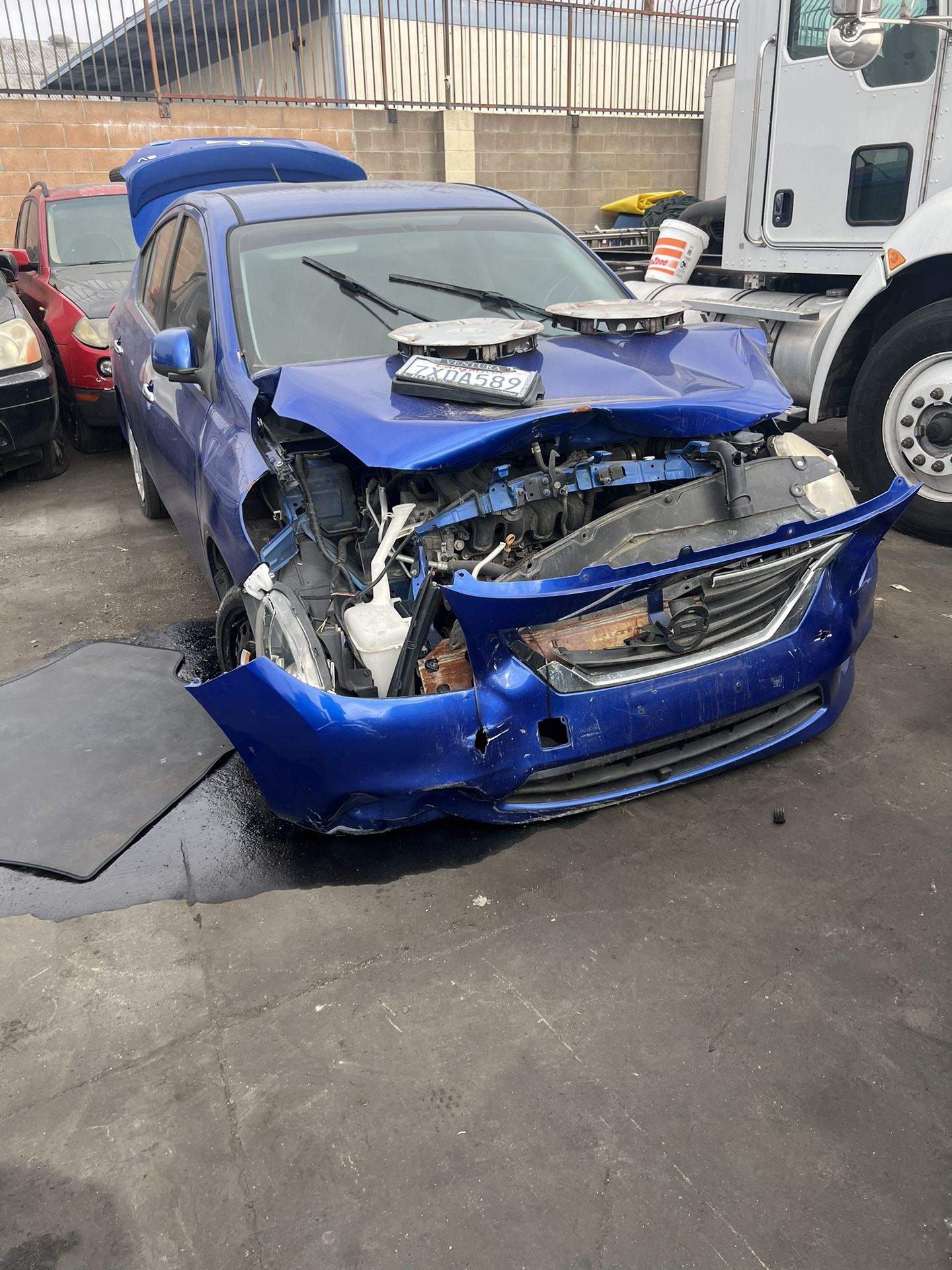 Parting Out Car Cashed  Versa 