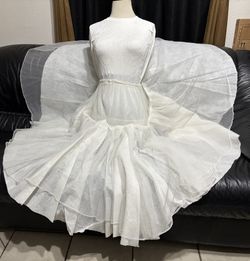 Women White Tulle Petticoat Or Crinoline Undershirt $25.