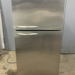 Beautiful Kitchenaid Fridge 30W No Issue Working Properly 
