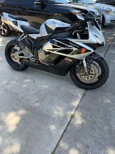 Honda CBR 1000 RR MOTORCYCLE