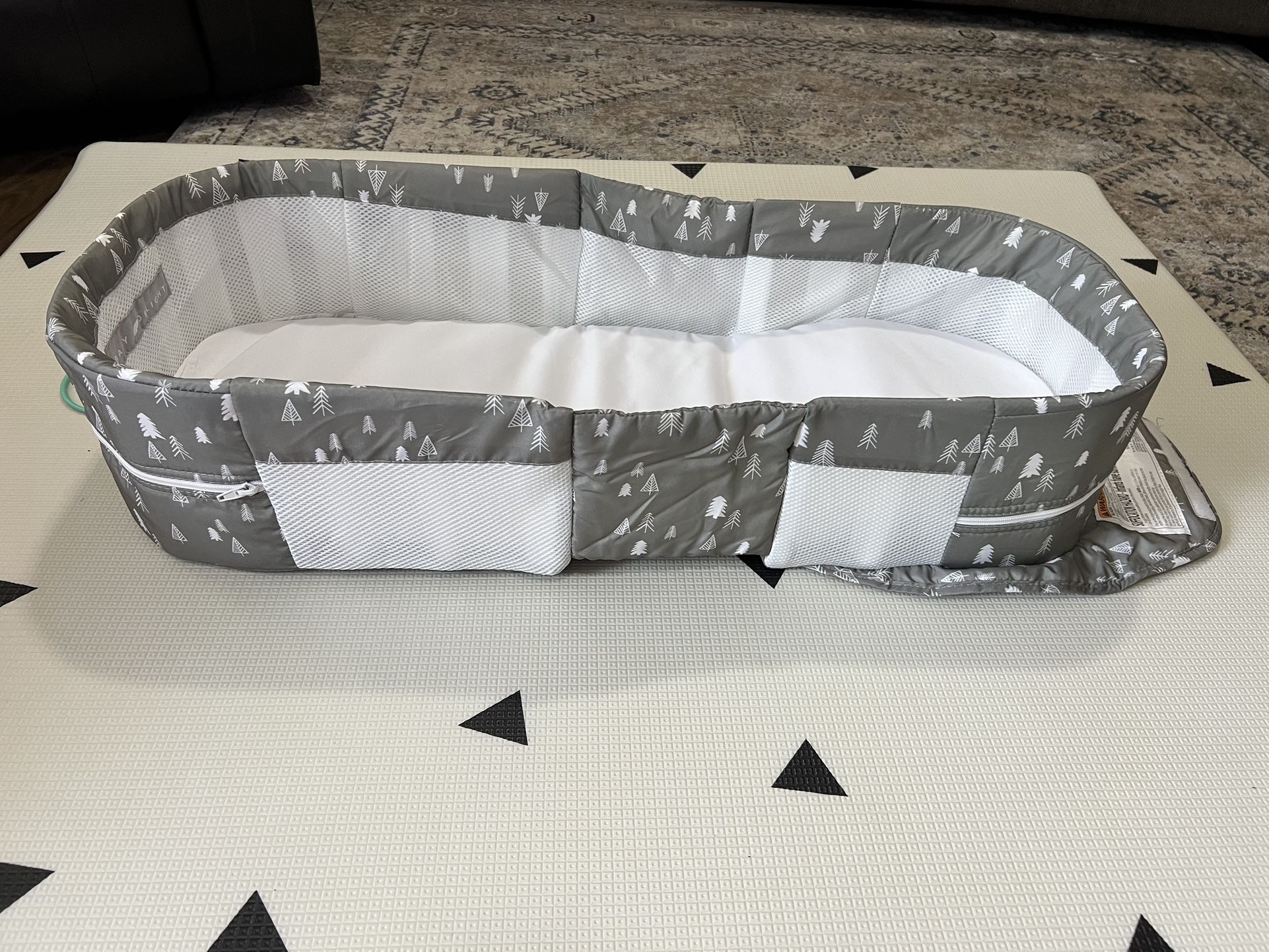 Portable Compact Bassinet 