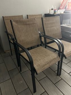 Set of 4 patio chairs