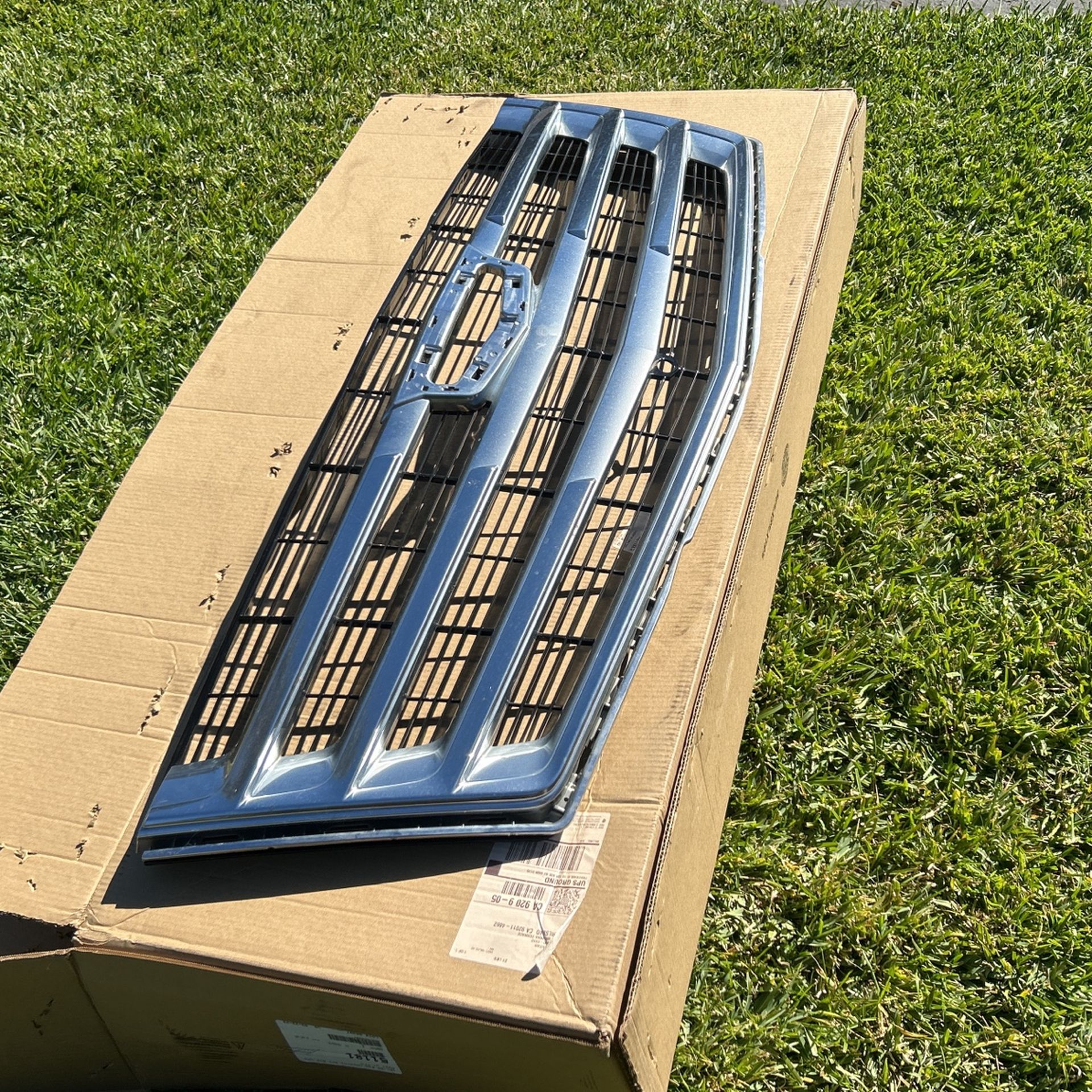 1 Front Upper Grille Grill Chrome For 2015-2020 Cadillac Escalade ESV