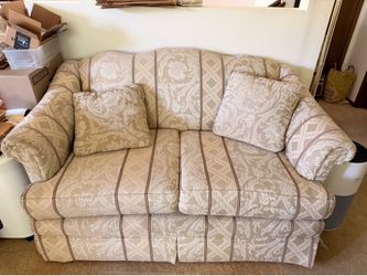 Traditional live seat