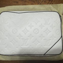 Louis Vuitton Messenger Bag
