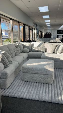 Ultra plush, 3 Pc modular sectional perfect for movie nights/game days