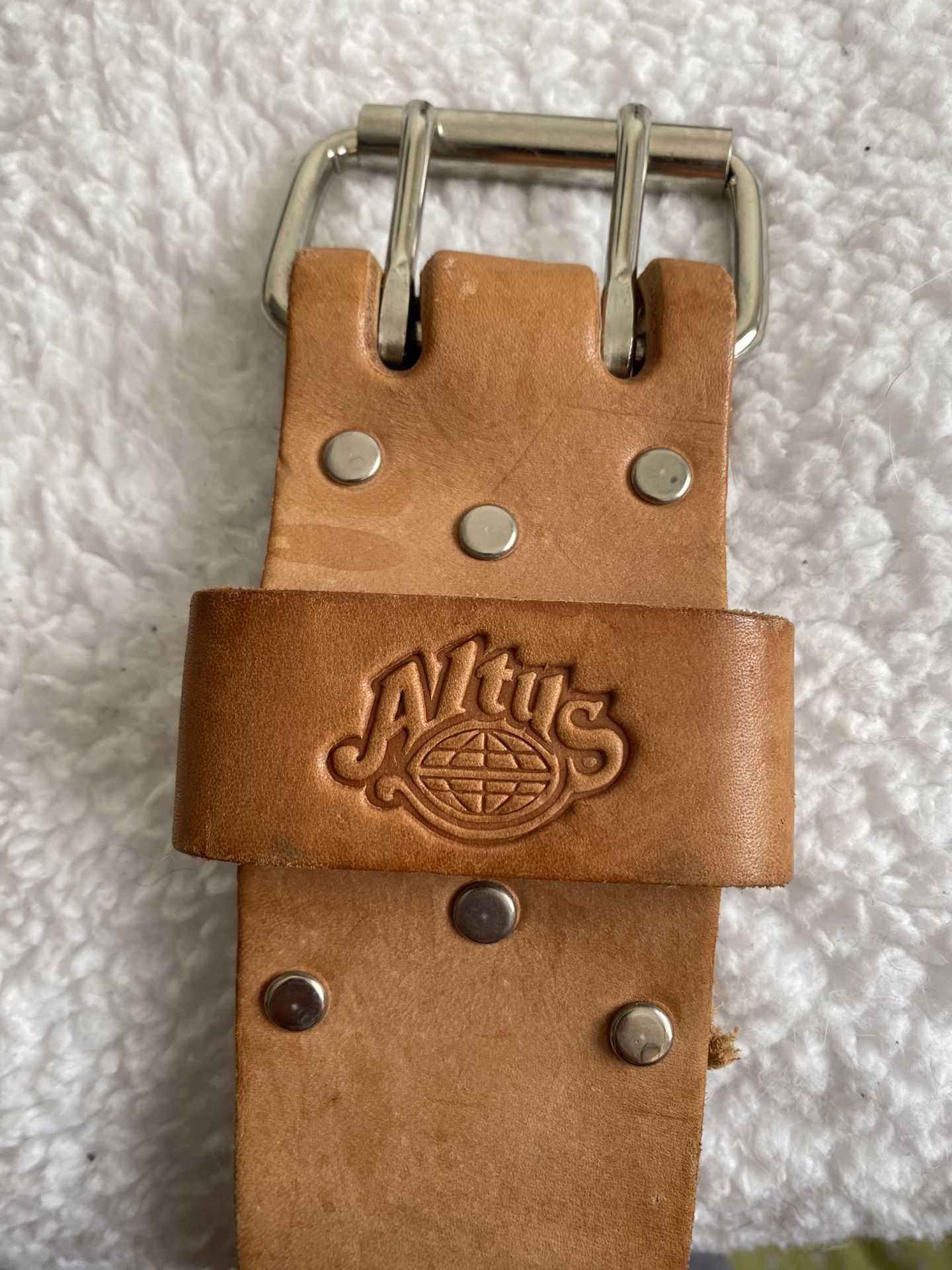 ALTUS Vintage Leather 2 Prong Weightlifting Belt Small 24-28