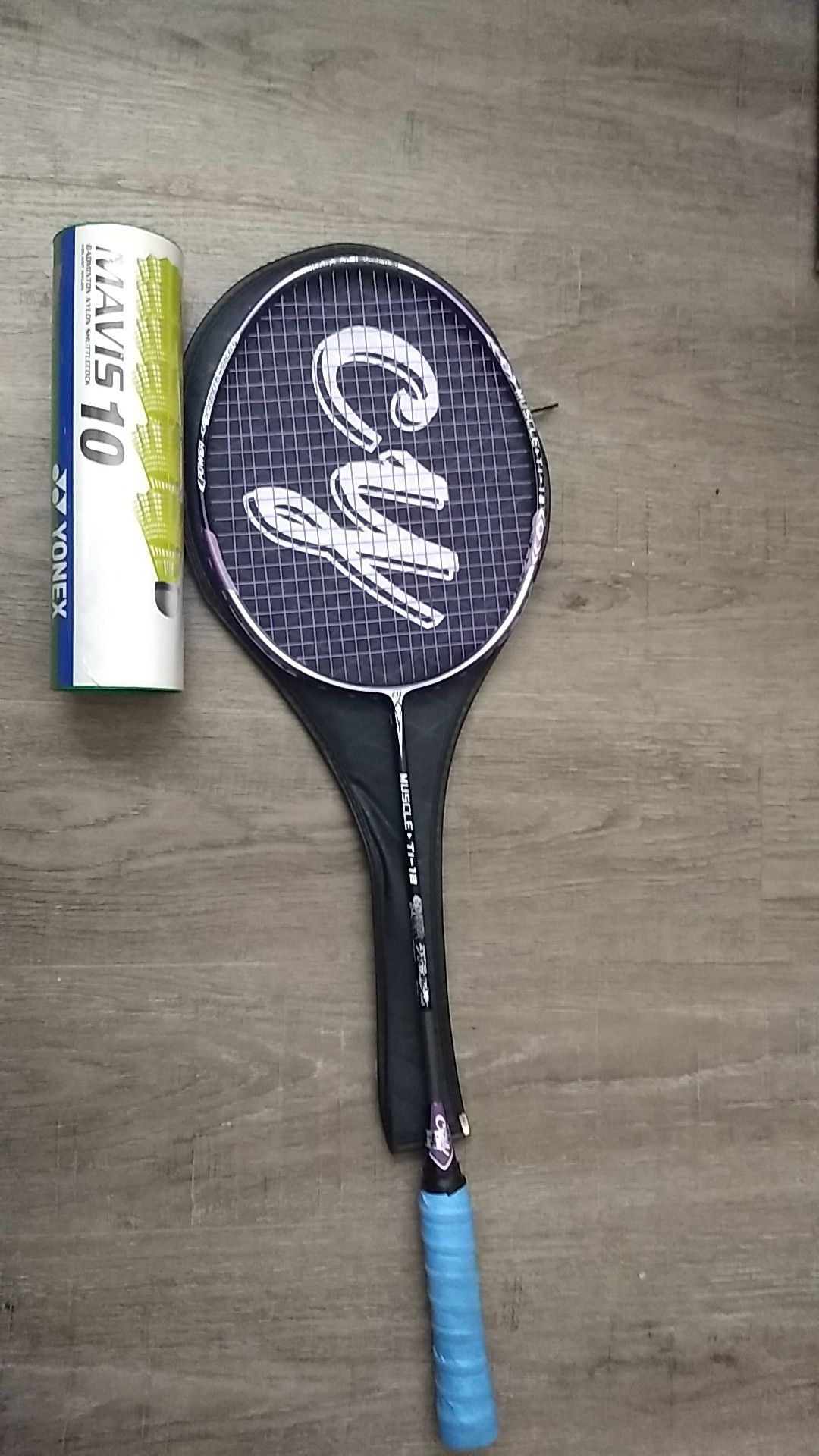 Badminton racquet + Yonex birdies