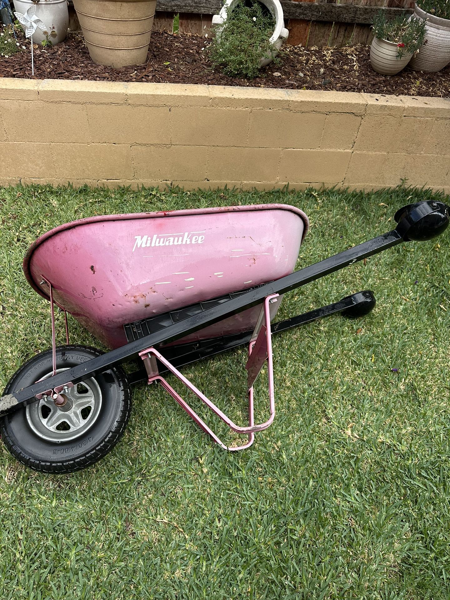 Wheelbarrow Milwaukee