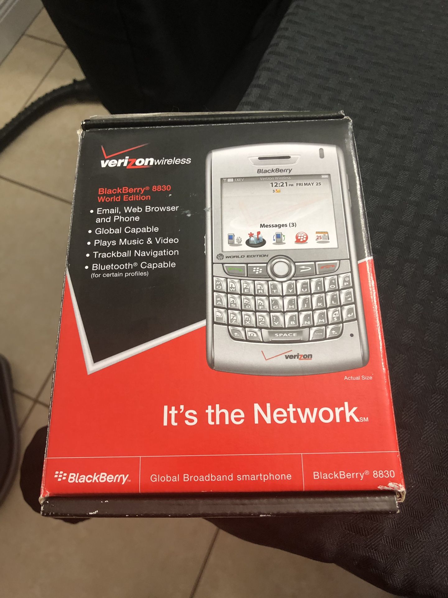 Blackberry 8830 World Edition Mobile Phone – Silver with box, charging cable
