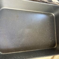 New Metal Cookwear . 15.5x11x3”. Solid. 