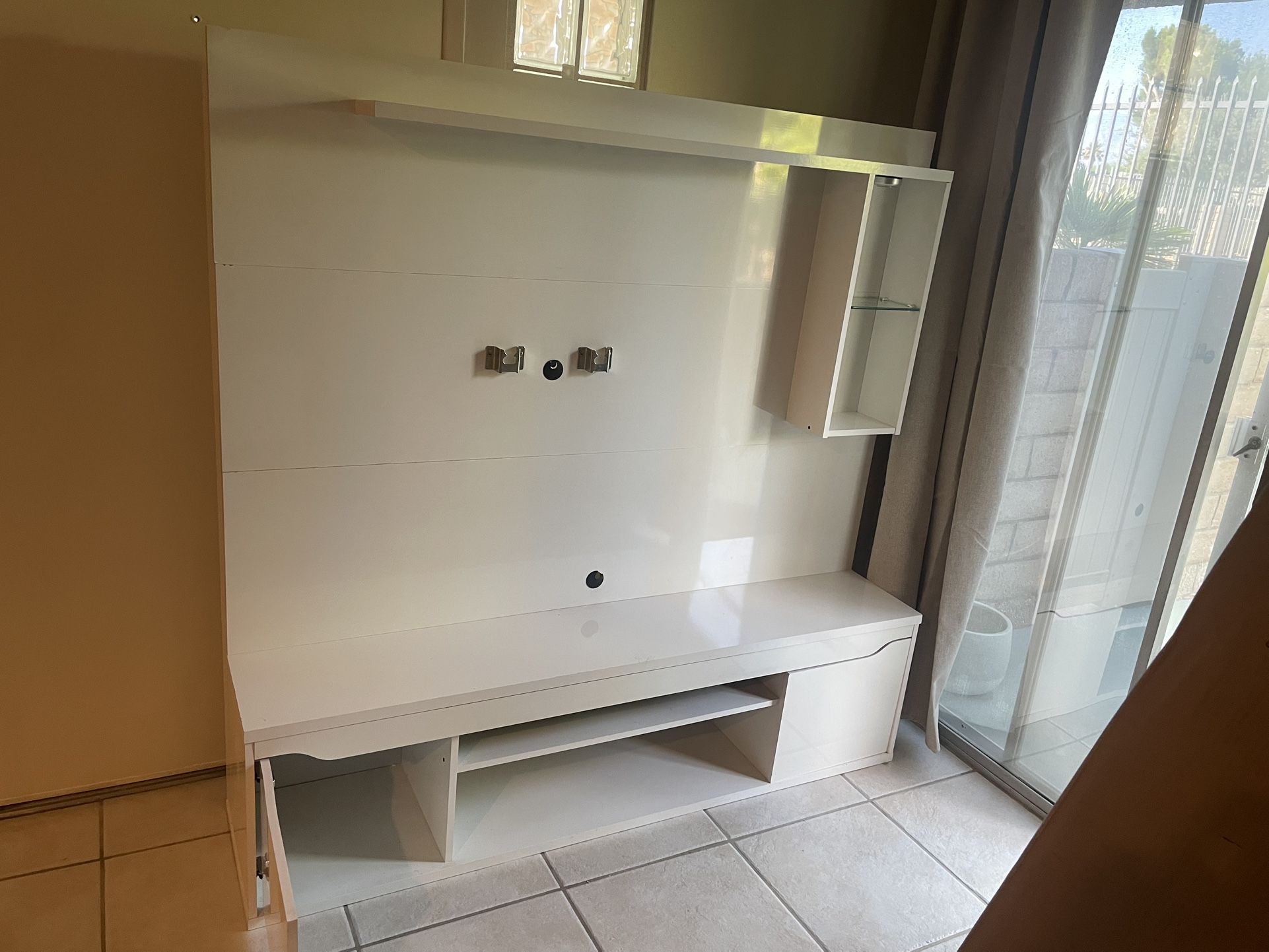 Wall Unit Barbecued ,end Table With Coffee Table In