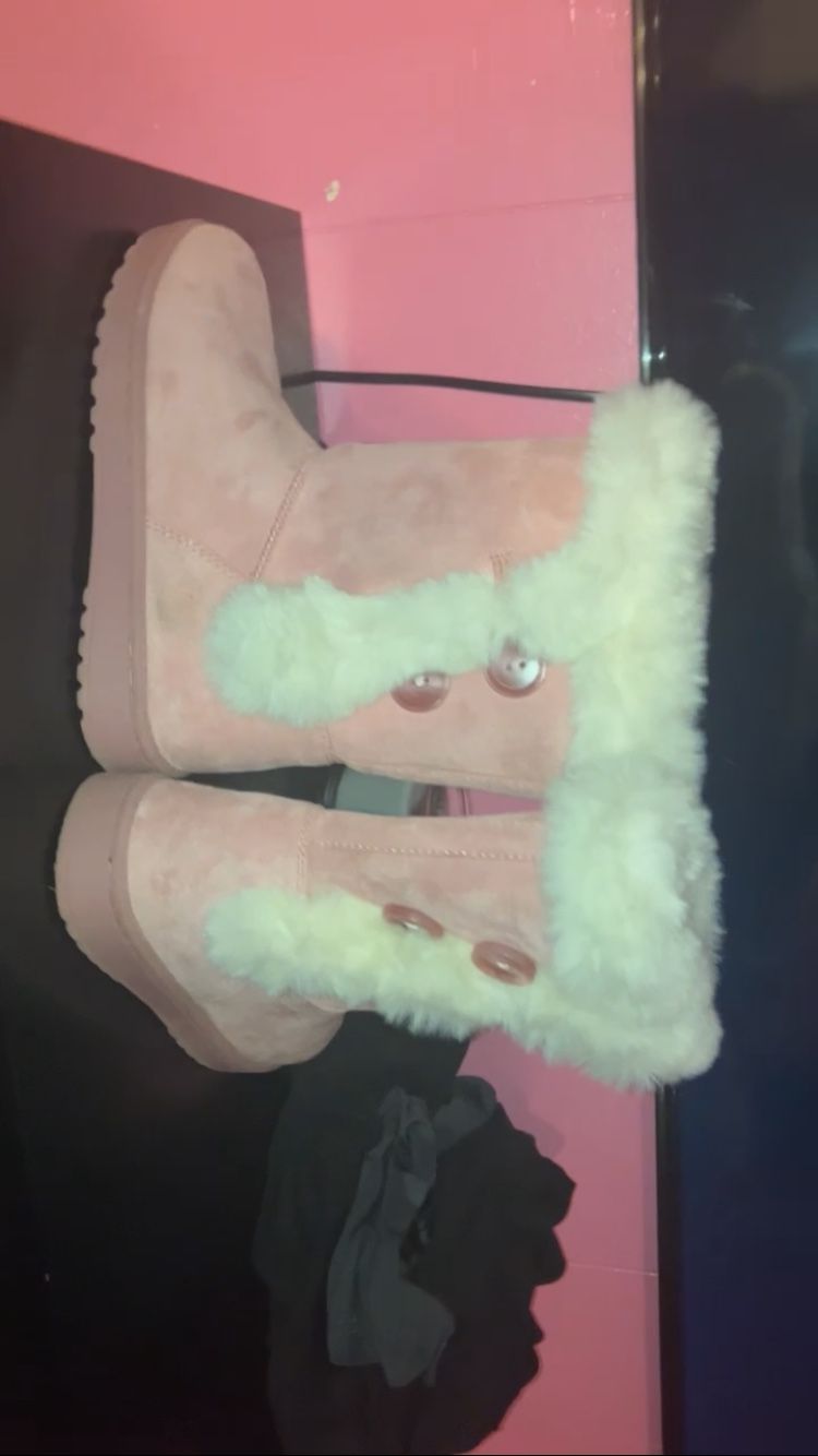 Children’s fur boots for sale!