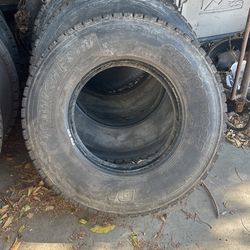 275/80R22.5 Michelin Drive tires Recaps