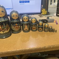 Vintage Russian matryoshaka nesting dolls set!