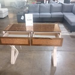 Nice Elegant Console Table ( Ask For Jose)