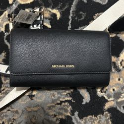 New Michael Kors Purse For $100.00
