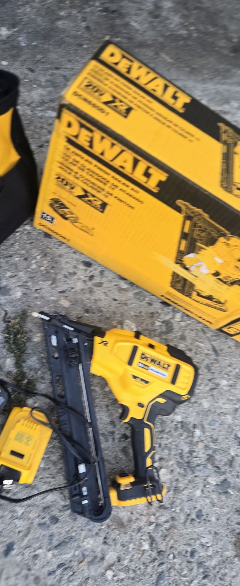 Pistola De Clavos Dewalt