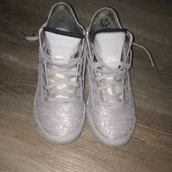 Nike LBJ Mens Shoe Size 7.5