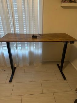 Standing office desk