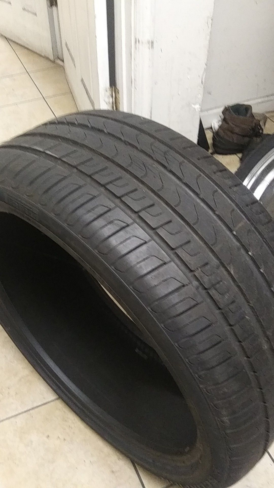 1 use tire Pirelli scorpion 275/35/22