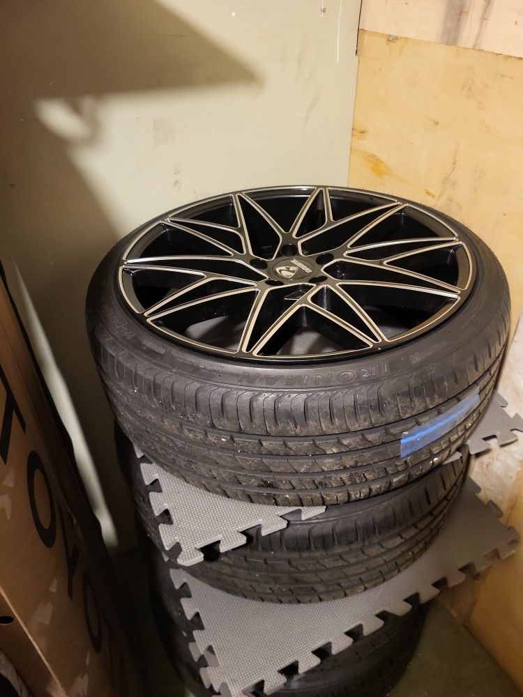 4 Wheels and Tire 