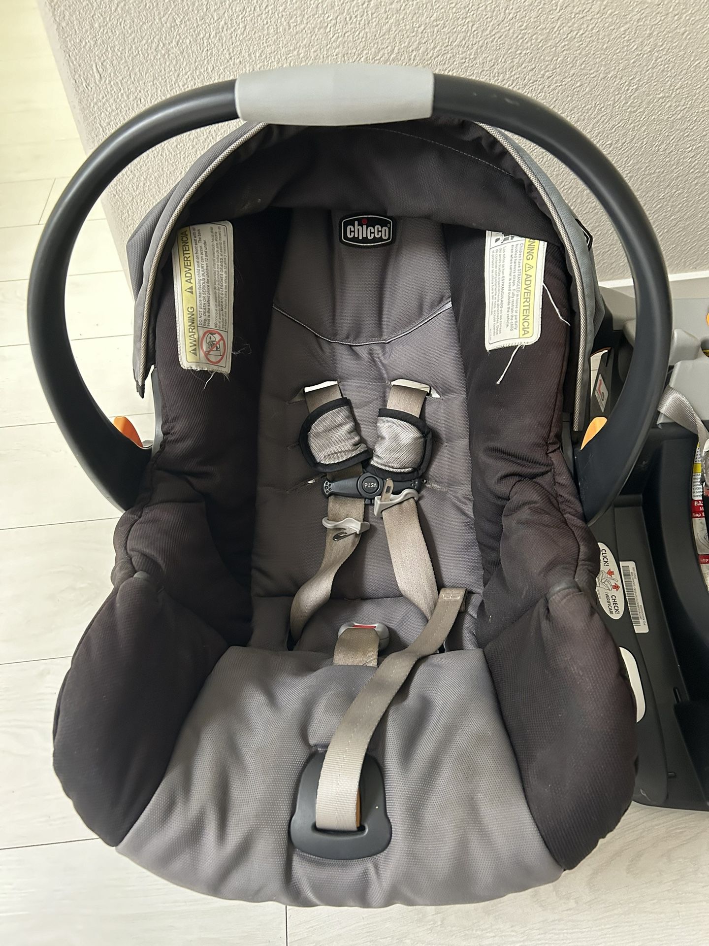 Chicco Keyfit 30 Car Seat And 2 Bases