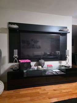 MANHATTAN COMFORT ENTERTAINMENT CENTER