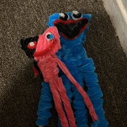 Huggy wuggy pipe cleaner toy with a kissy missy freebie’^’
