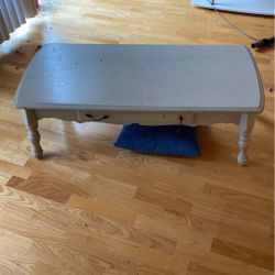 Coffee Table    Must Sell