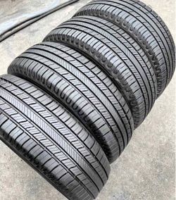 225/65r17 Michelin tires con 80% de Vida las 4